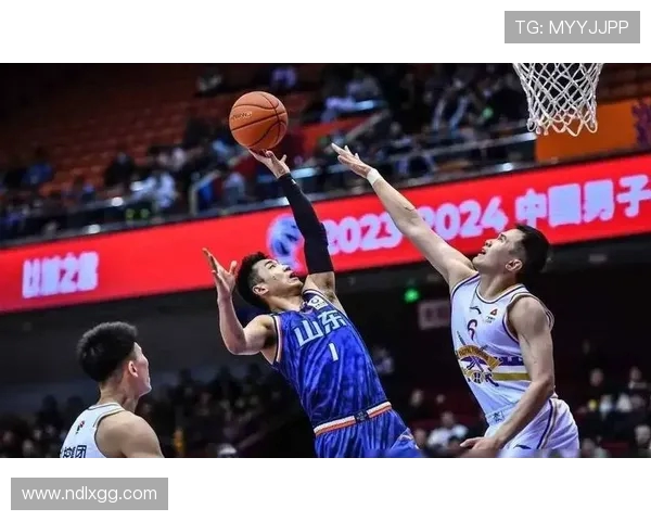 2017年CBA新疆队与上海队激战回顾精彩瞬间与赛季亮点分析