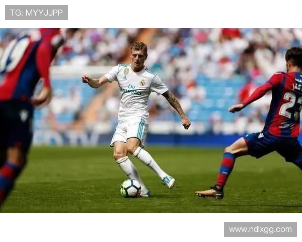 克罗斯:从中场指挥官到世界足球的战术大师之路 克罗斯:从中场指挥官到世界足球的战术大师之路