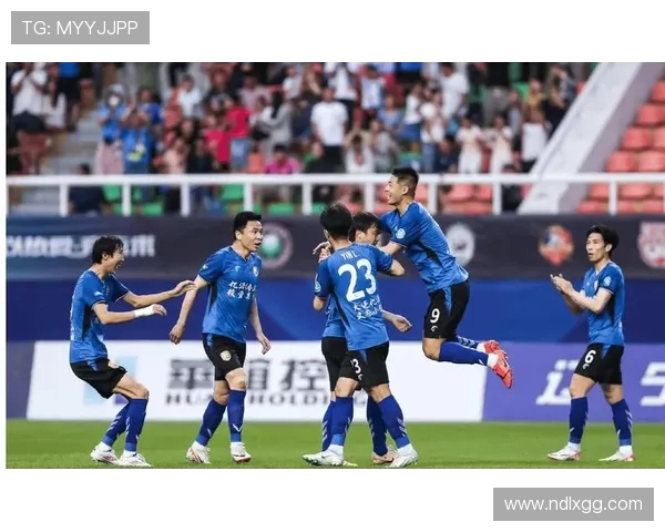 山东队与大连一方的激烈对决谁能在赛场上笑到最后