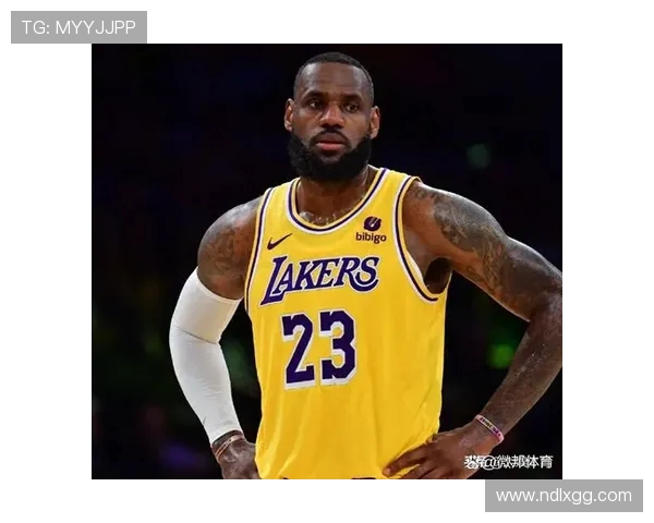 詹姆斯：篮球传奇背后的奋斗故事与辉煌成就解析